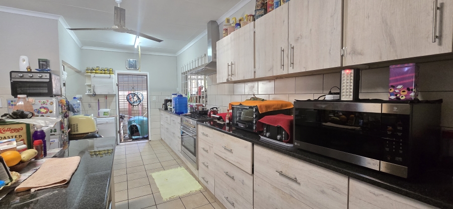 4 Bedroom Property for Sale in Geelhoutpark North West
